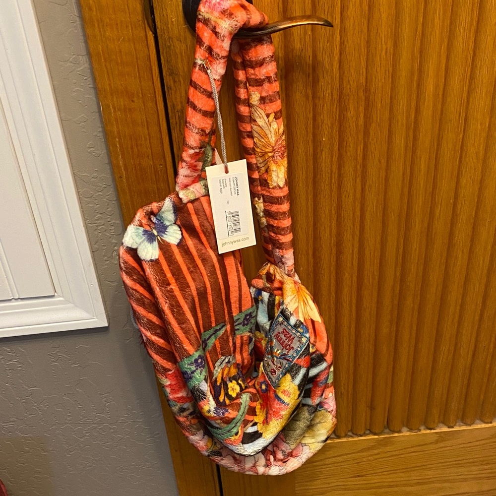 BNWT Johnny Was Drawstring floral fleece Sling bag - Picture 4 of 10